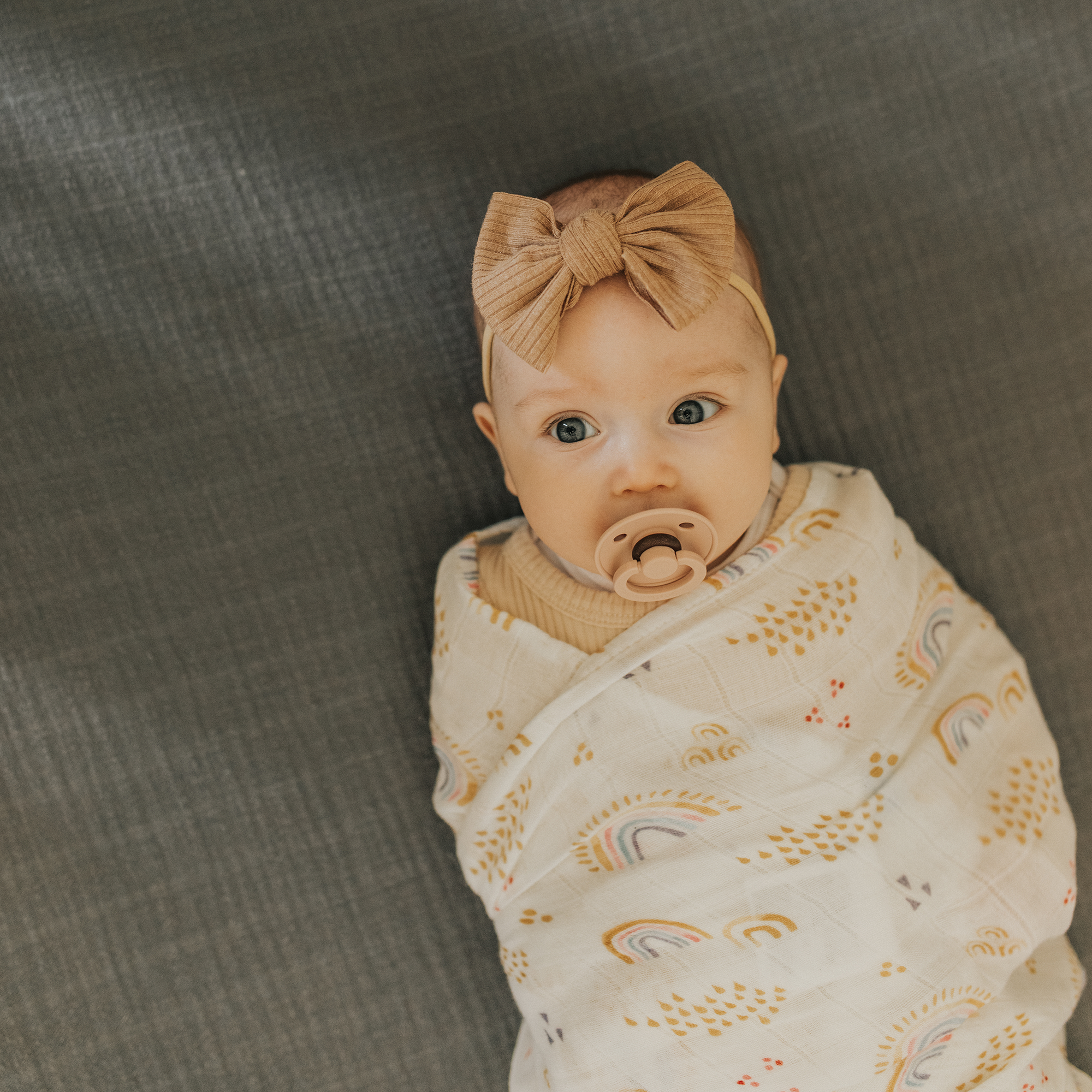 Deluxe Muslin Swaddle Blanket - Rainbows & Raindrops