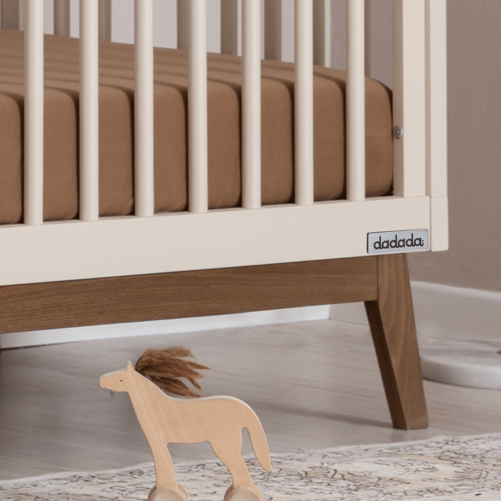 dadada Baby Soho 3-in-1 Convertible Crib