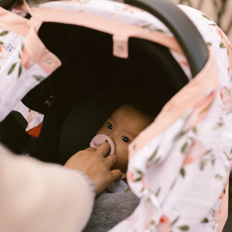 Muslin canopy for outlet pram