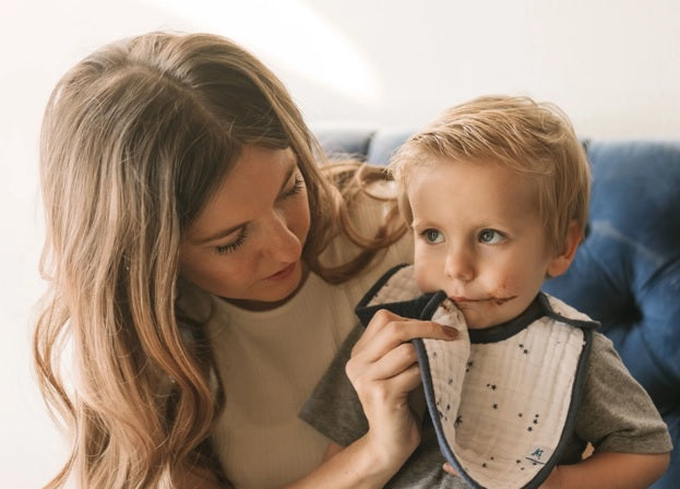 Learning to Eat: Muslin Bibs for Baby-Led Weaning and Self-Feeding