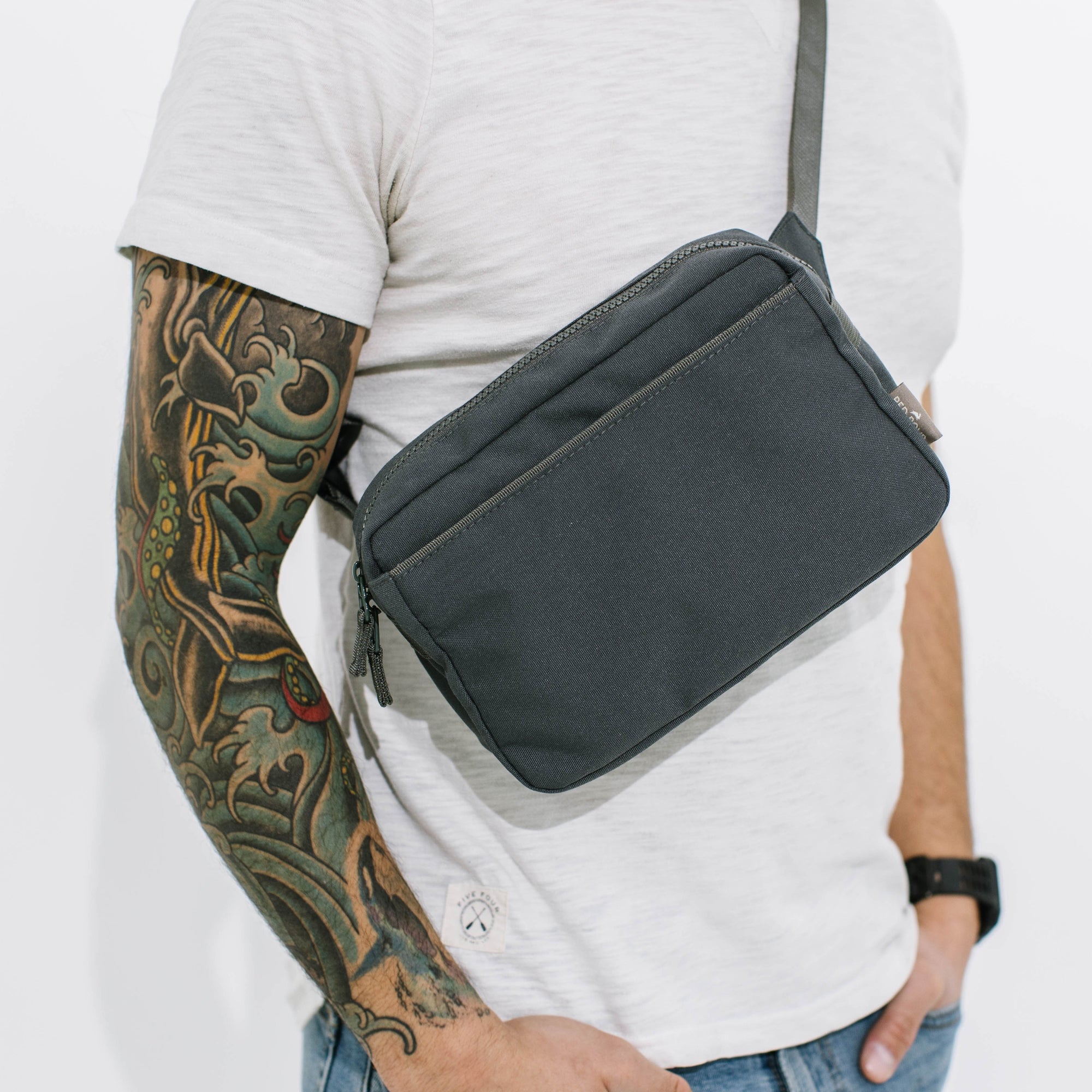 Red Rovr Joey Belt Bag - Charcoal