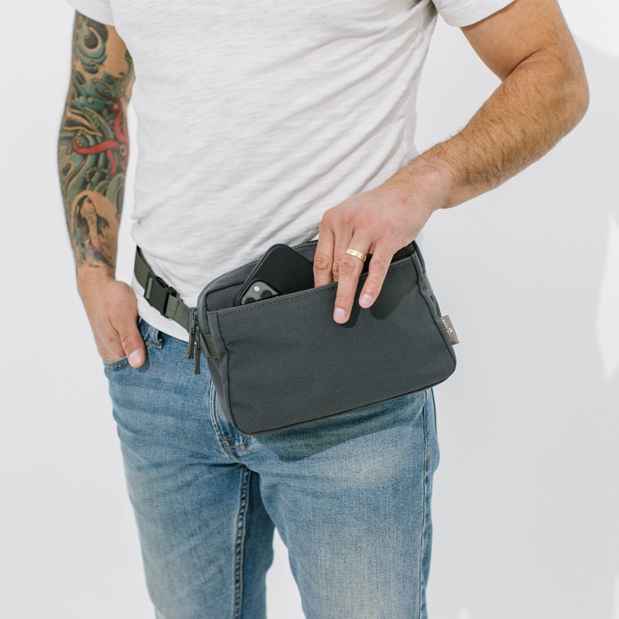 Red Rovr Joey Belt Bag - Charcoal