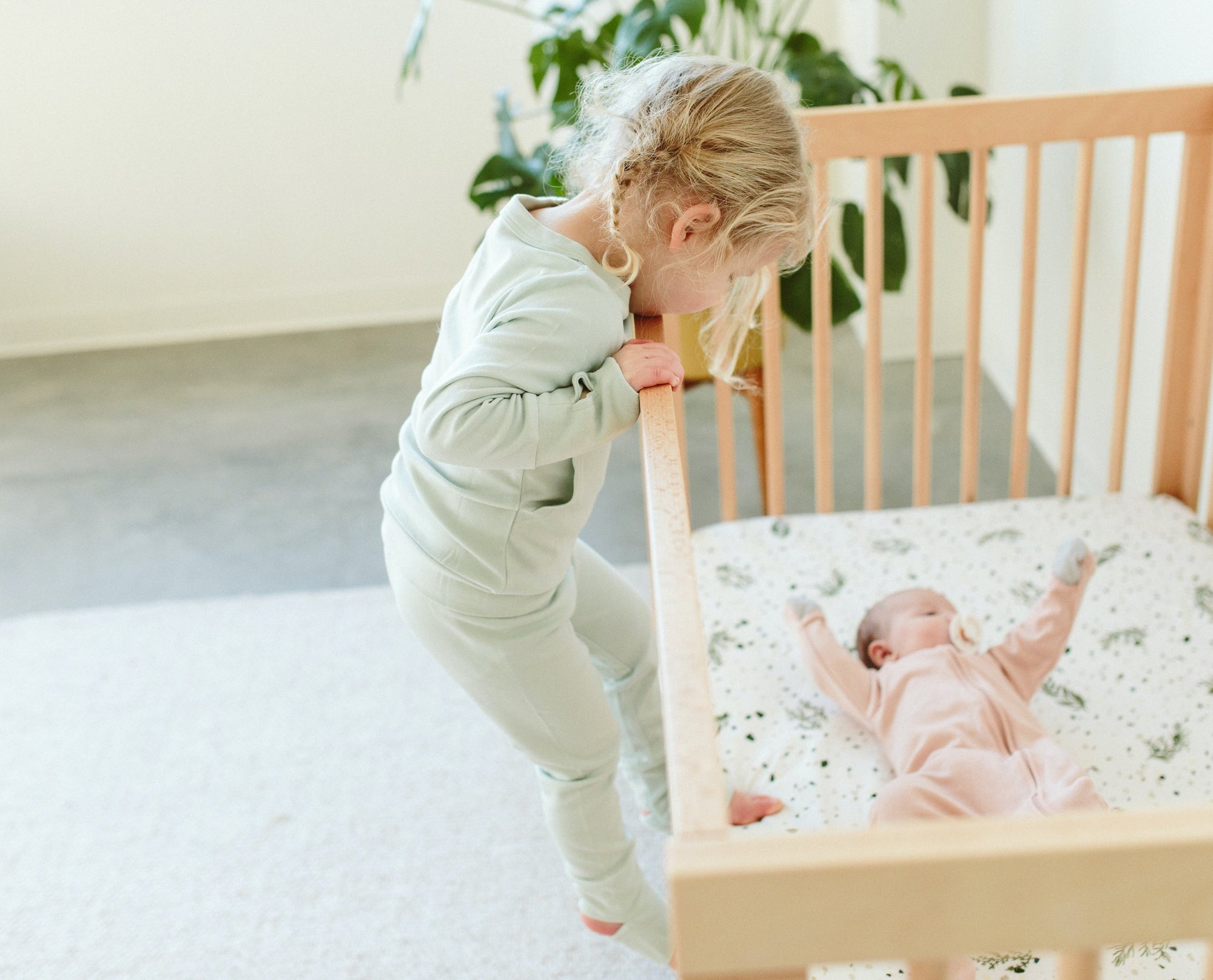 dadada Baby Soho 3-in-1 Convertible Crib