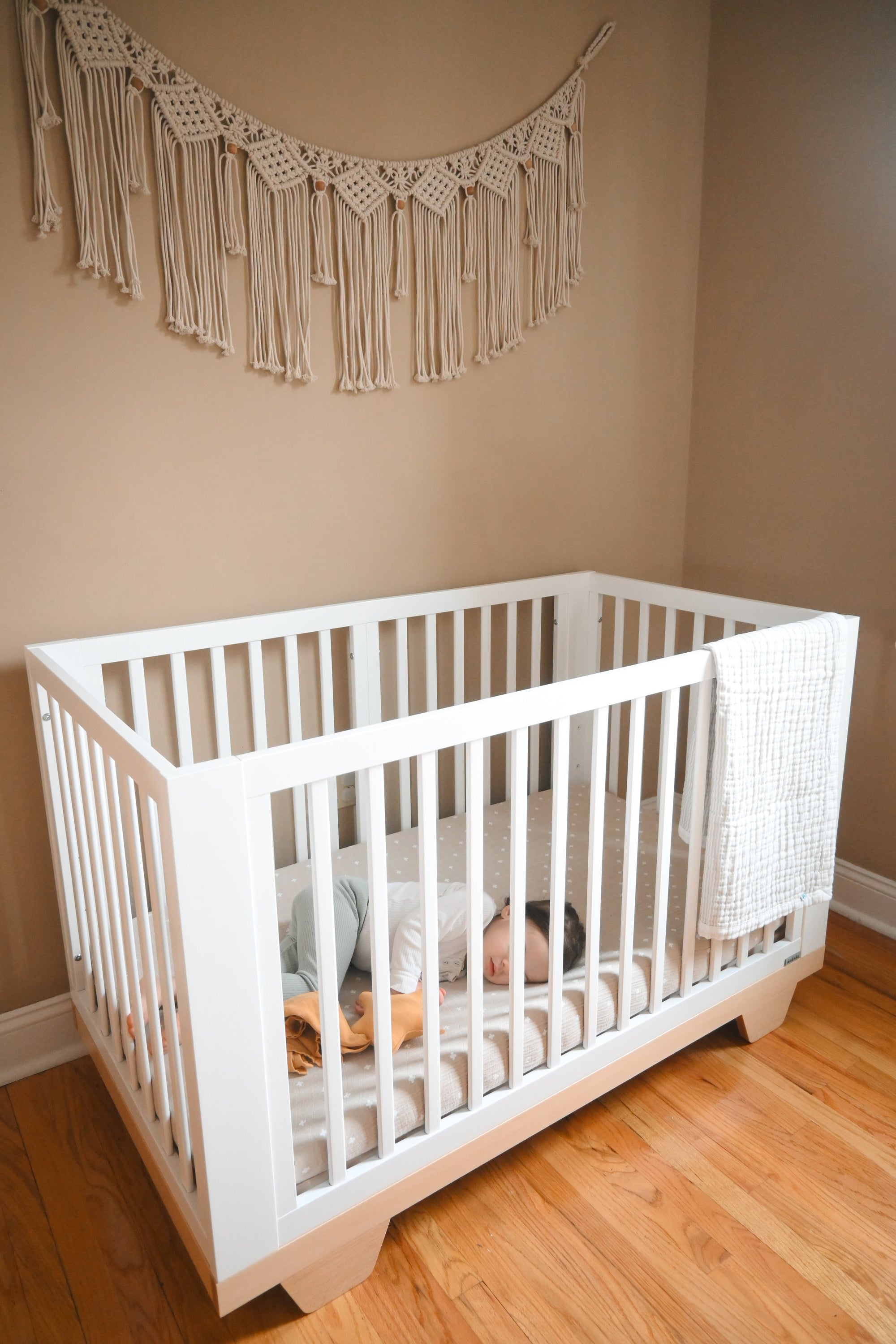 dadada Baby Spirit 8-in-1 Convertible Crib