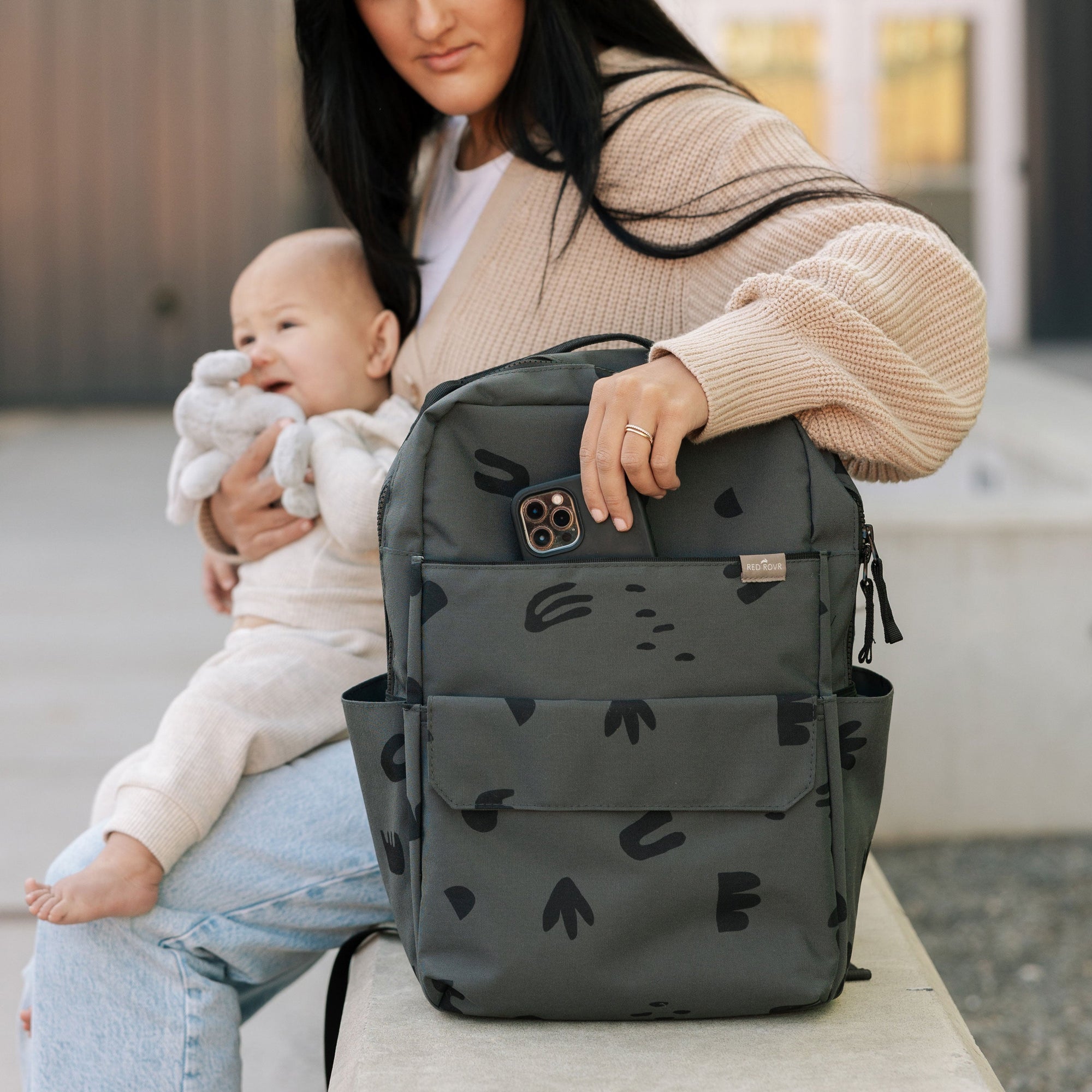 Red Rovr Roo Backpack - Charcoal Doodle