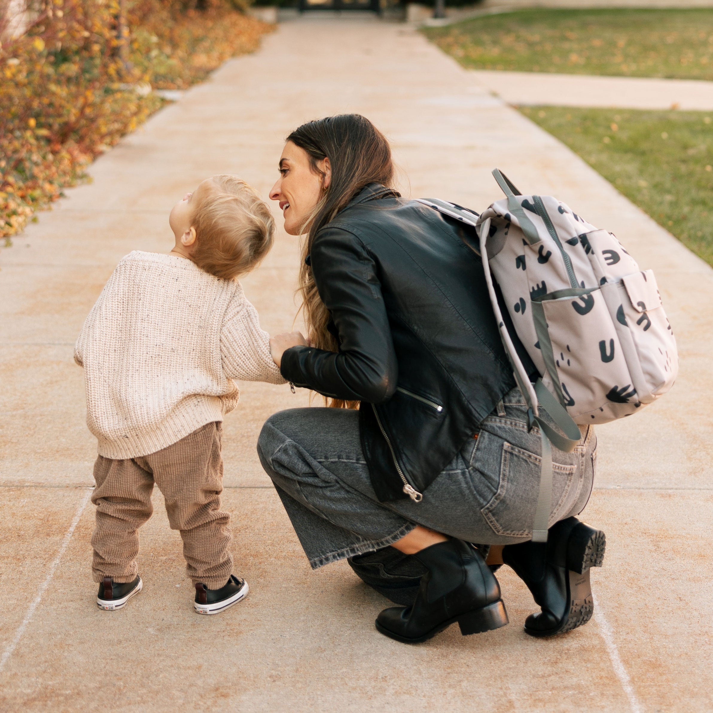 Red Rovr® Roo Backpack - Truffle Doodle