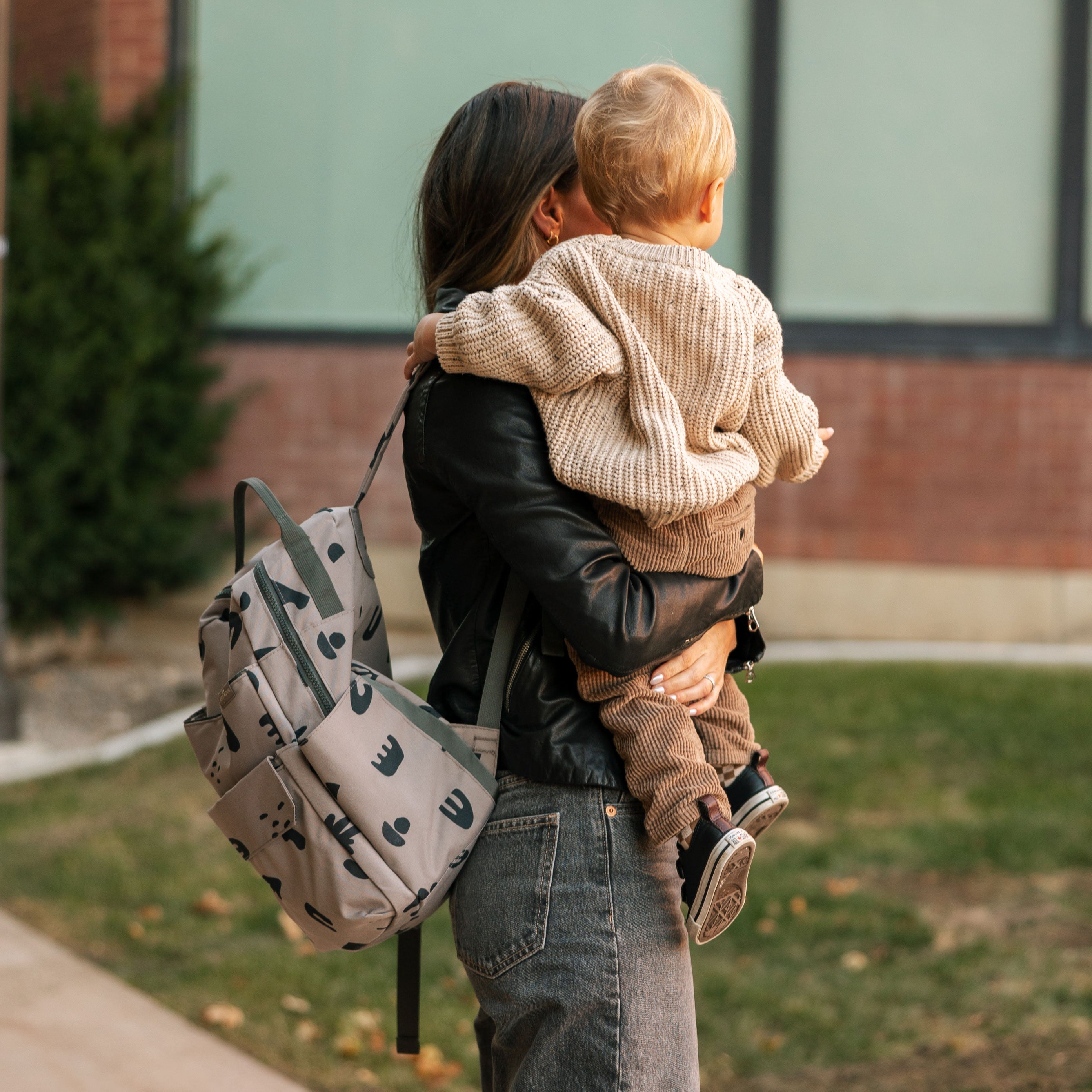 Red Rovr® Roo Backpack - Truffle Doodle