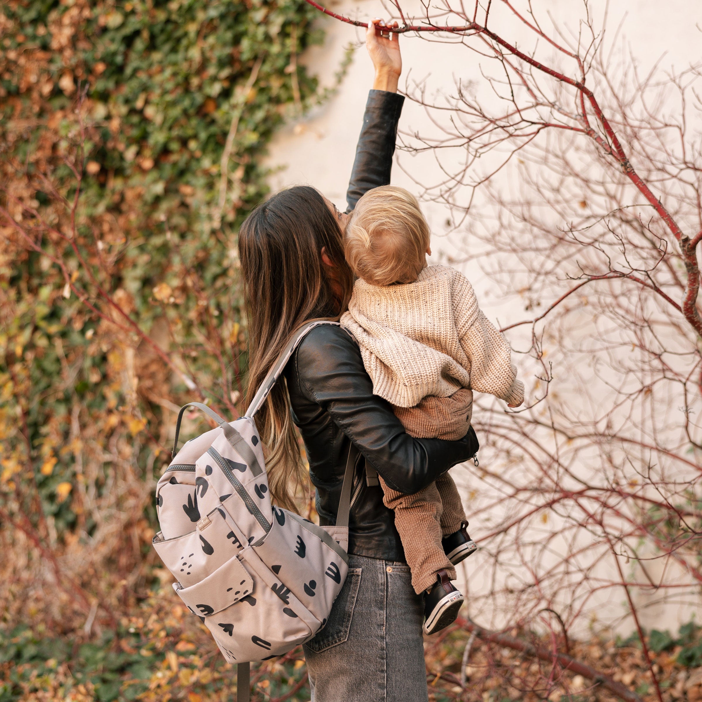 Red Rovr® Roo Backpack - Truffle Doodle