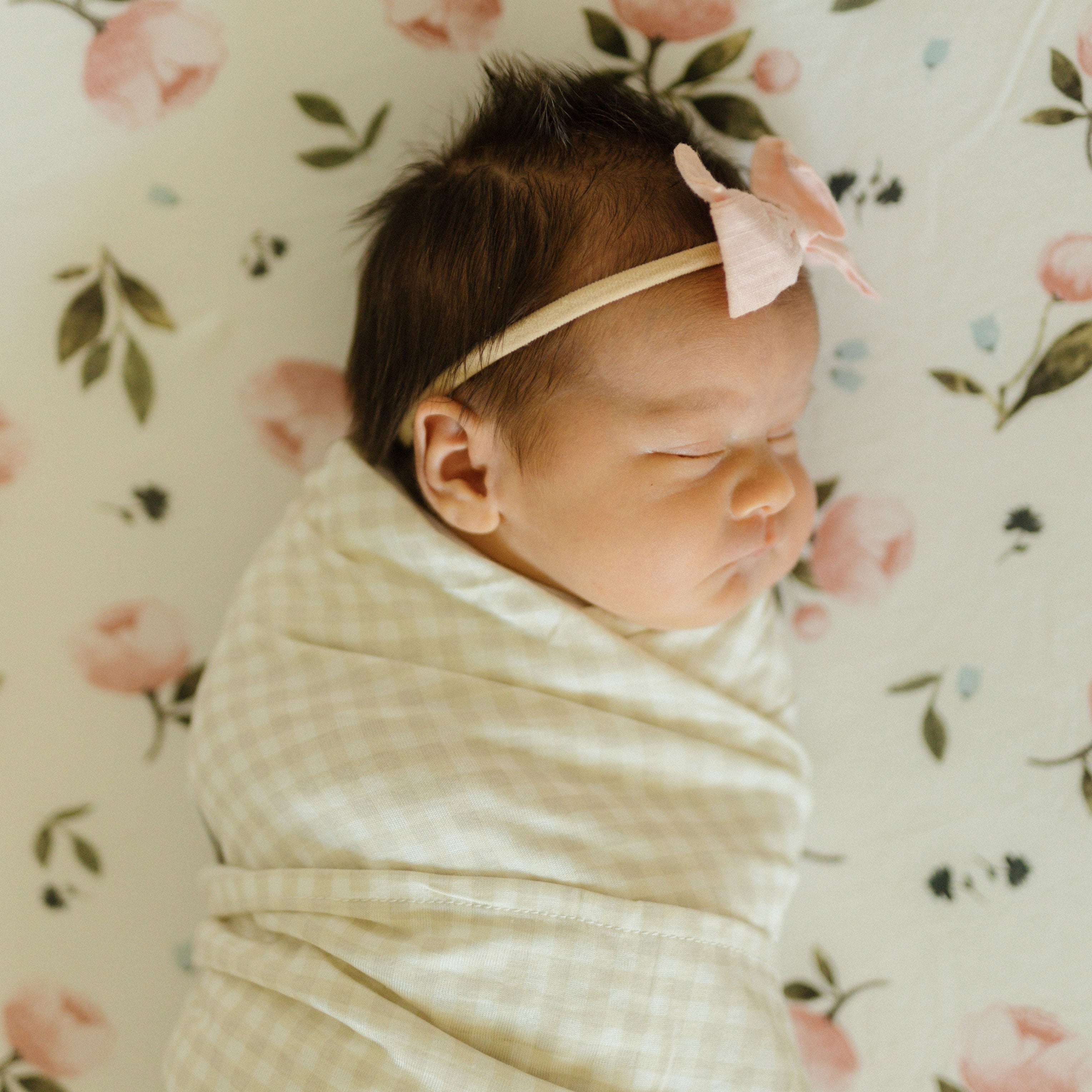 Gingham swaddle 2025