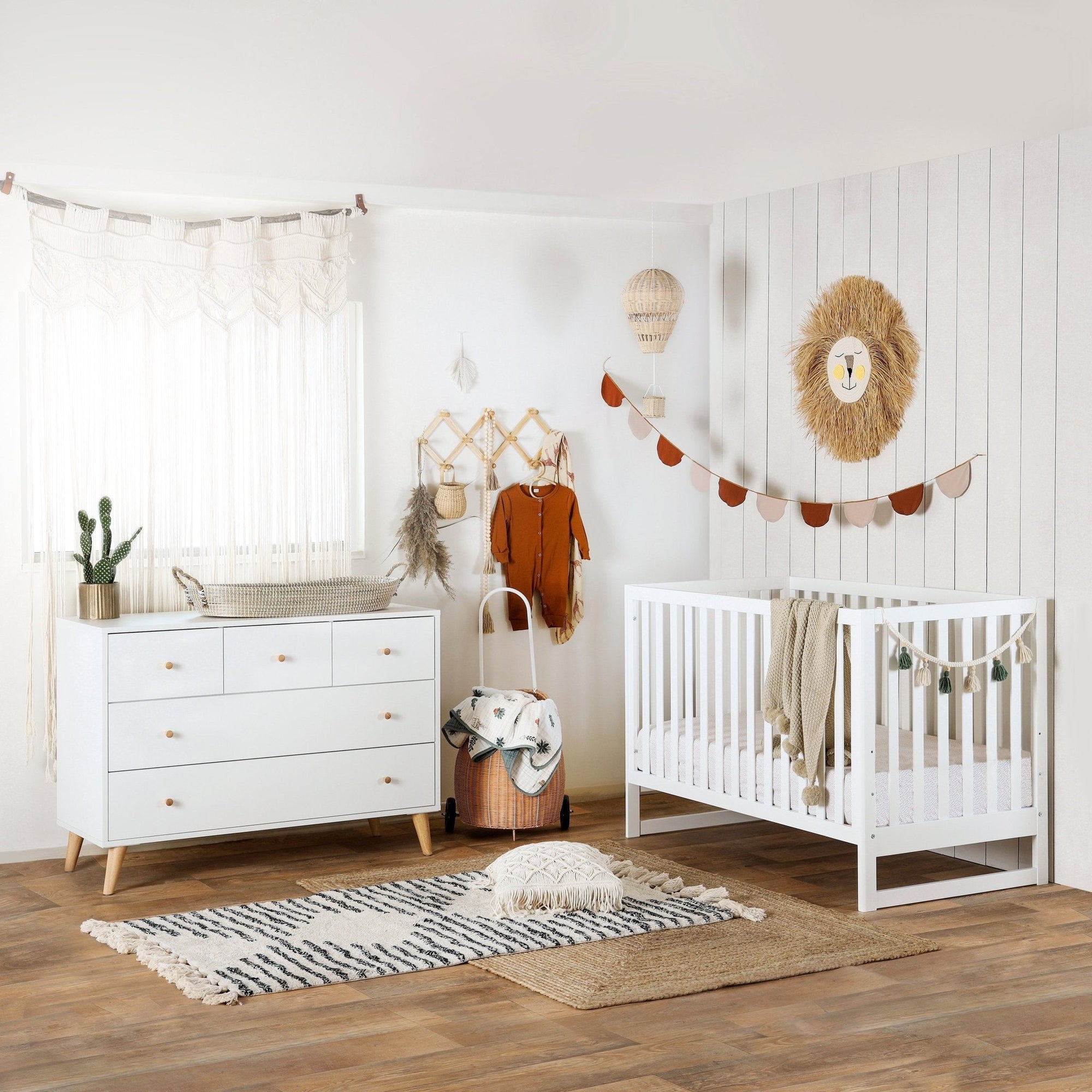 dadada Baby Austin 3-in-1 Convertible Crib