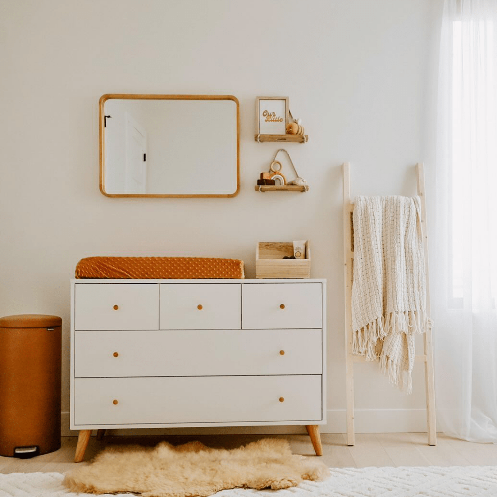 Austin 5-Drawer Dresser dadada White / Red Oak