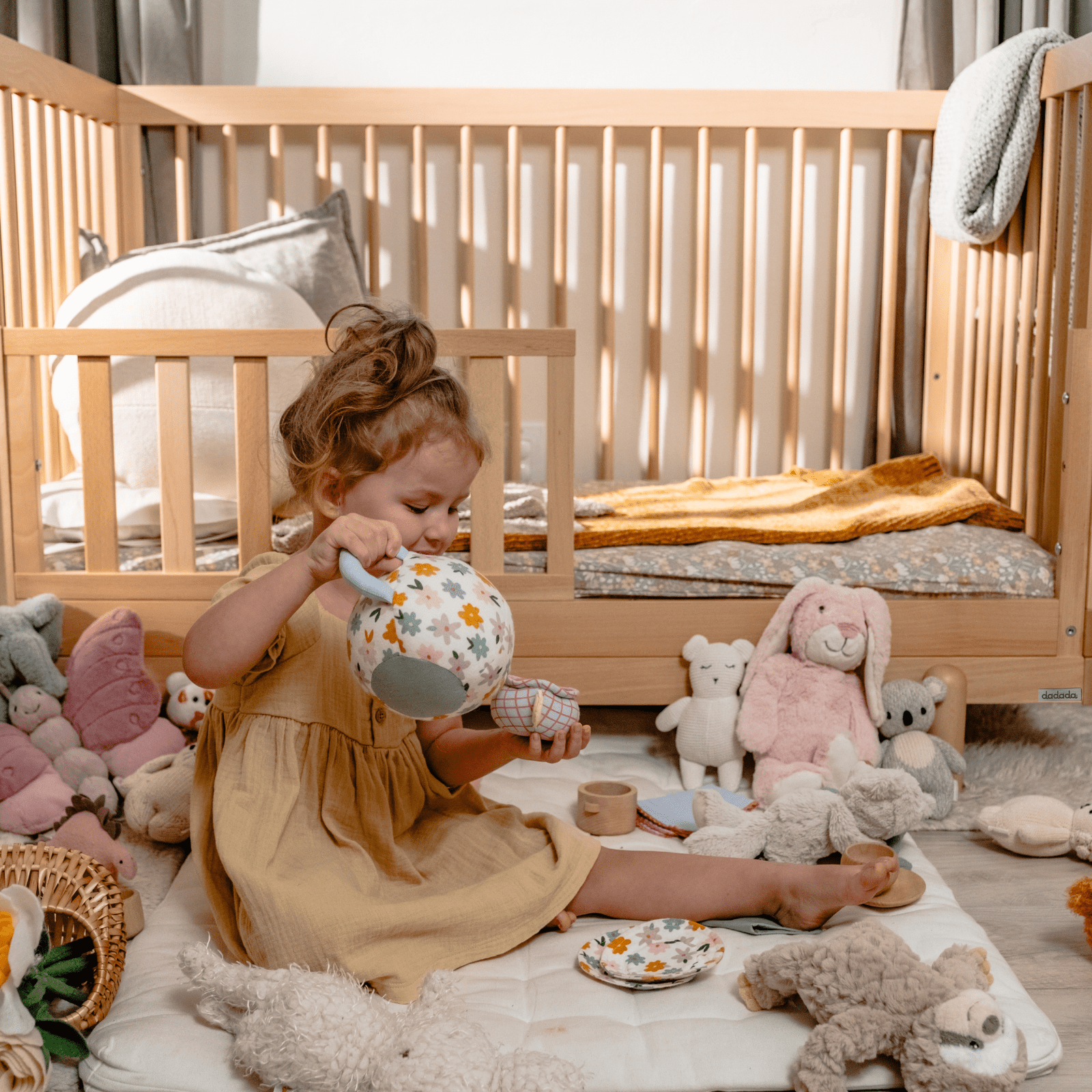 dadada Baby Bliss 4-in-1 Convertible Crib