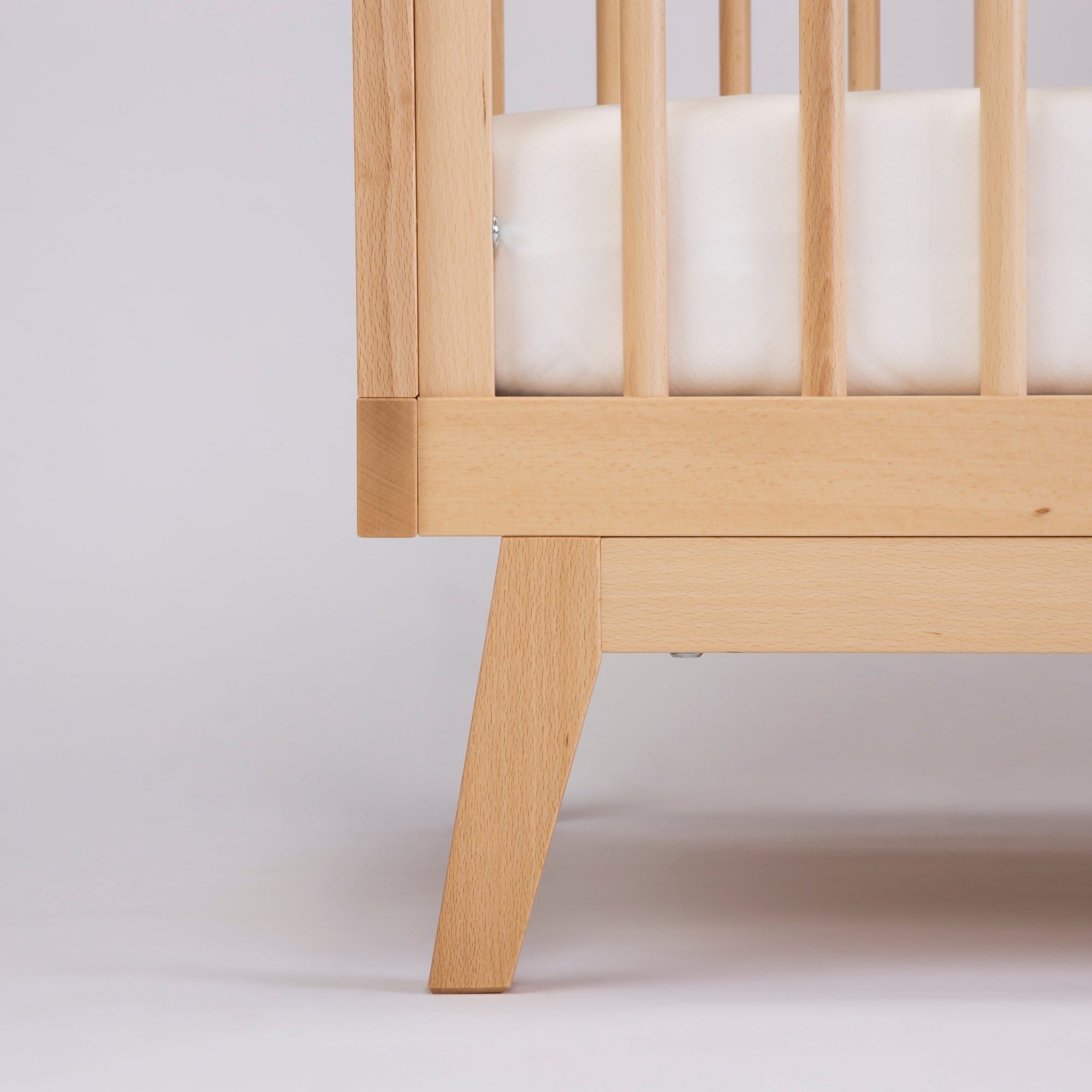 dadada Baby Soho 3-in-1 Convertible Crib