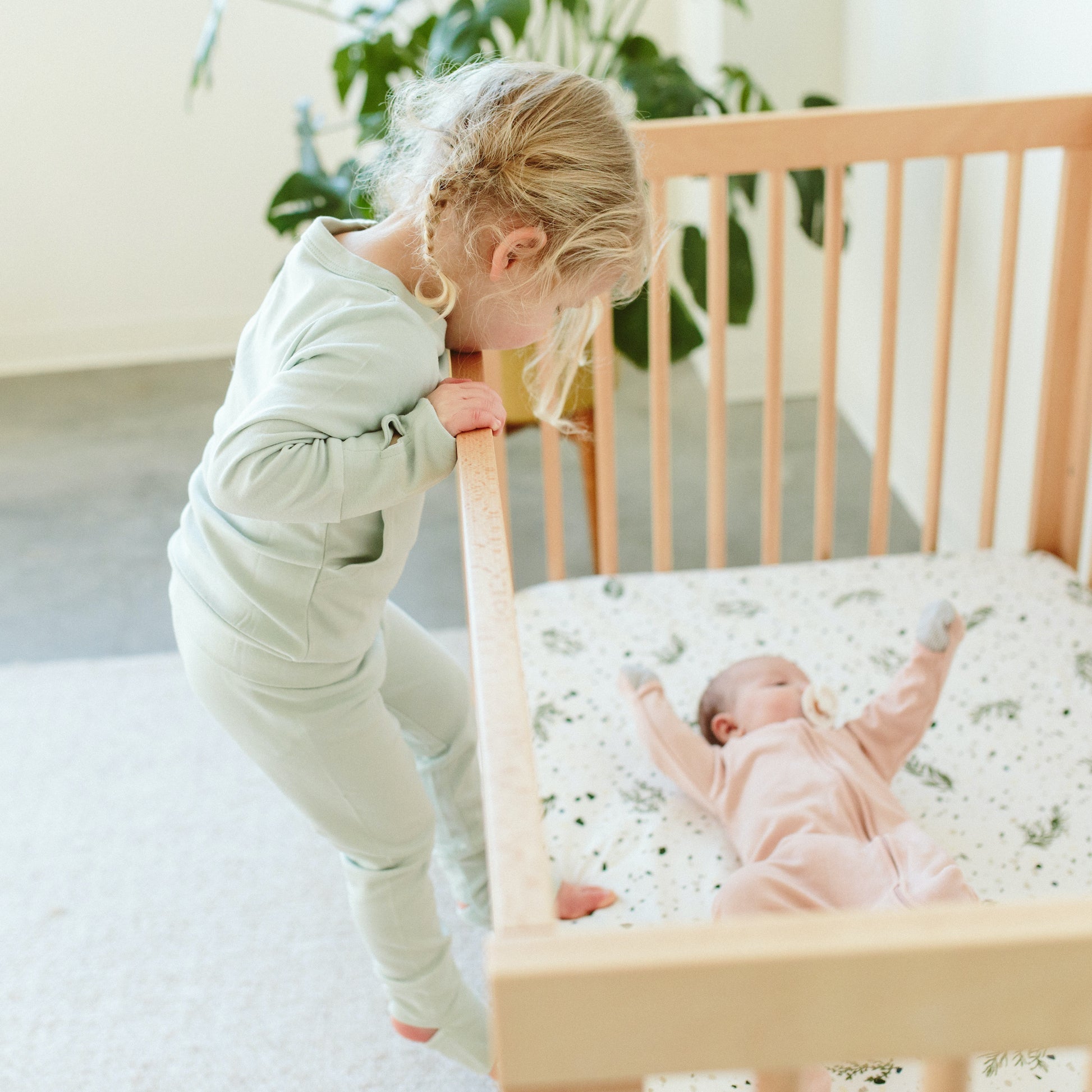dadada Baby Soho 3-in-1 Convertible Crib