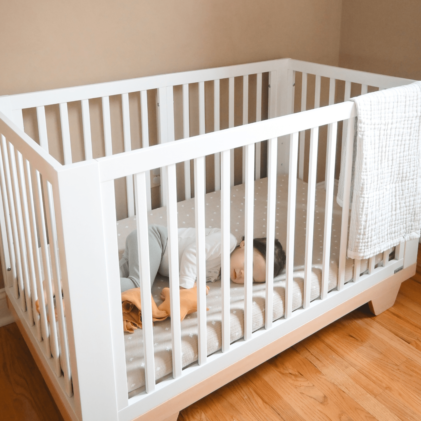 dadada Baby Spirit 8-in-1 Convertible Crib